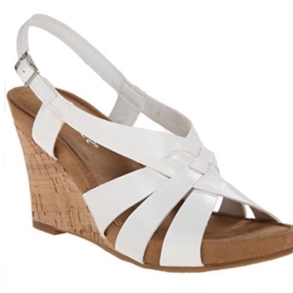 AEROSOLES Shoes - Aerosoles Guava Plush White Wedge Heels 9 1/2 9.5